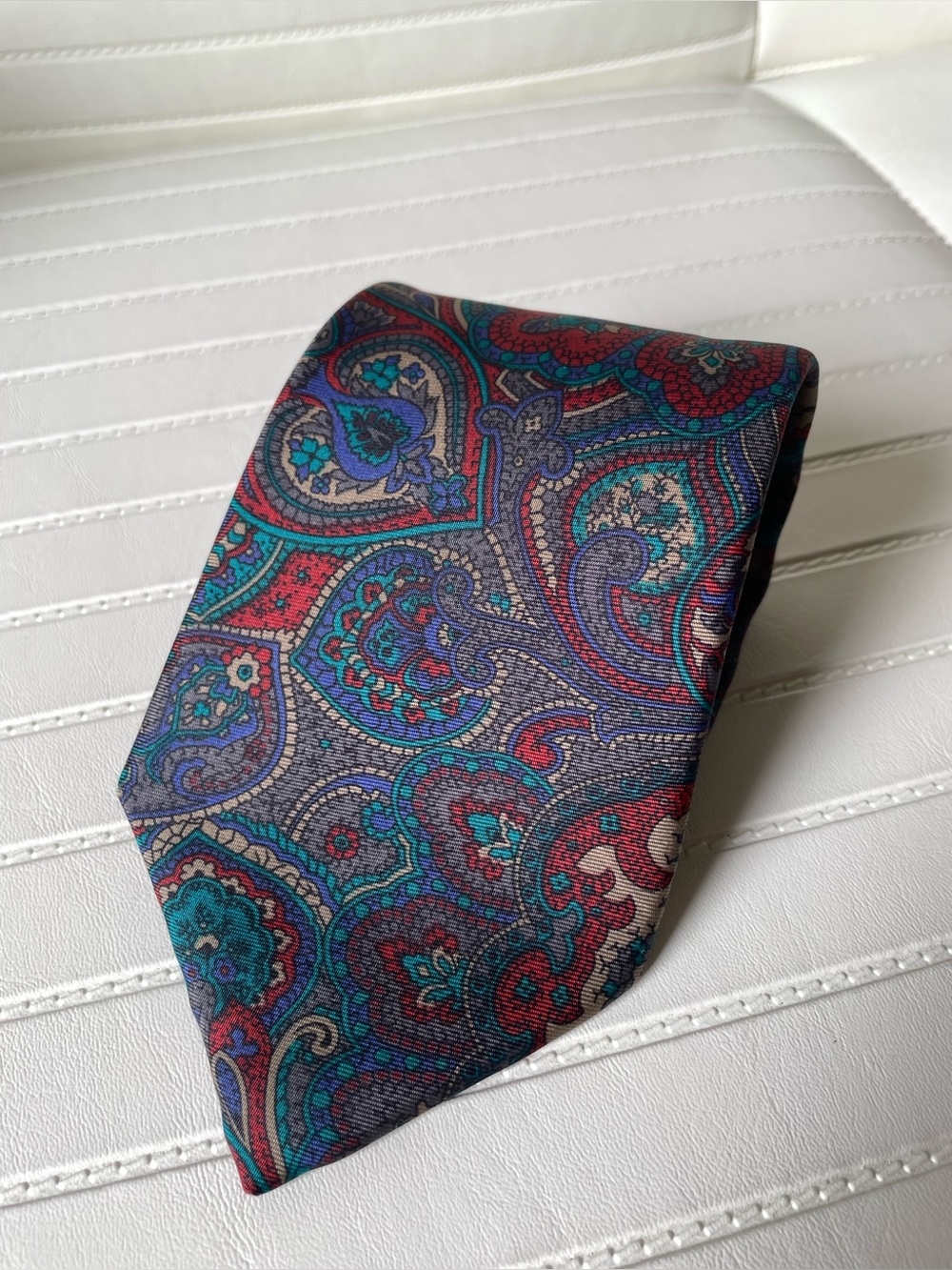 Yves Saint Laurent Vintage 100% Silk Paisley Necktie